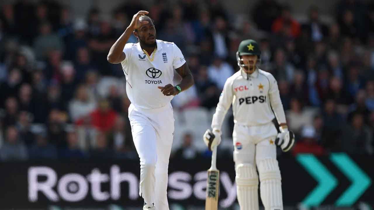 ENG vs PAK LIVE: Archer, Robinson leave Pakistan reeling