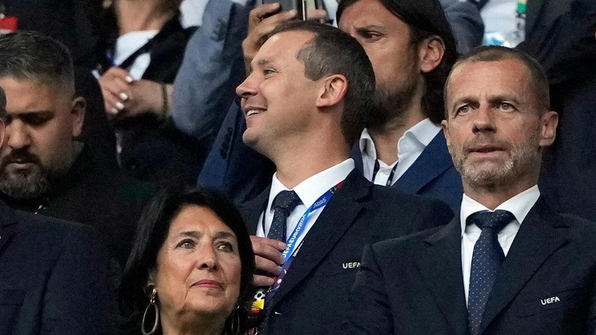 A top official leaves FIFA, deepening the fallout from Infantino’s World Cup sell-off plan