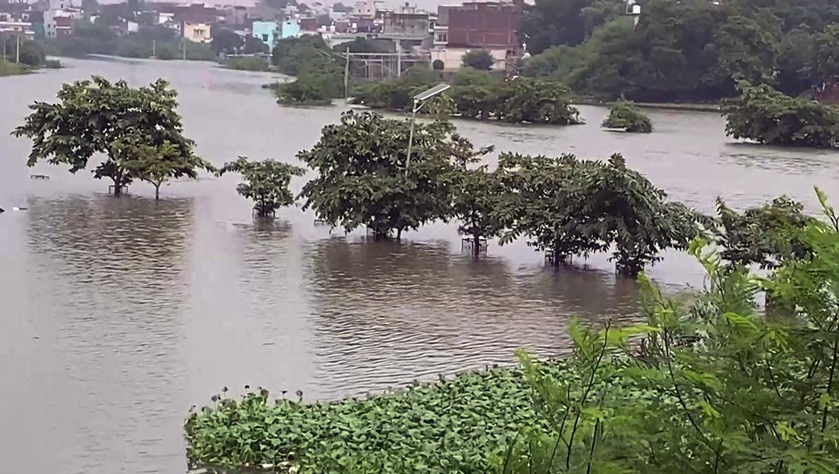 Flood alert in state as Ganga, Yamuna swell