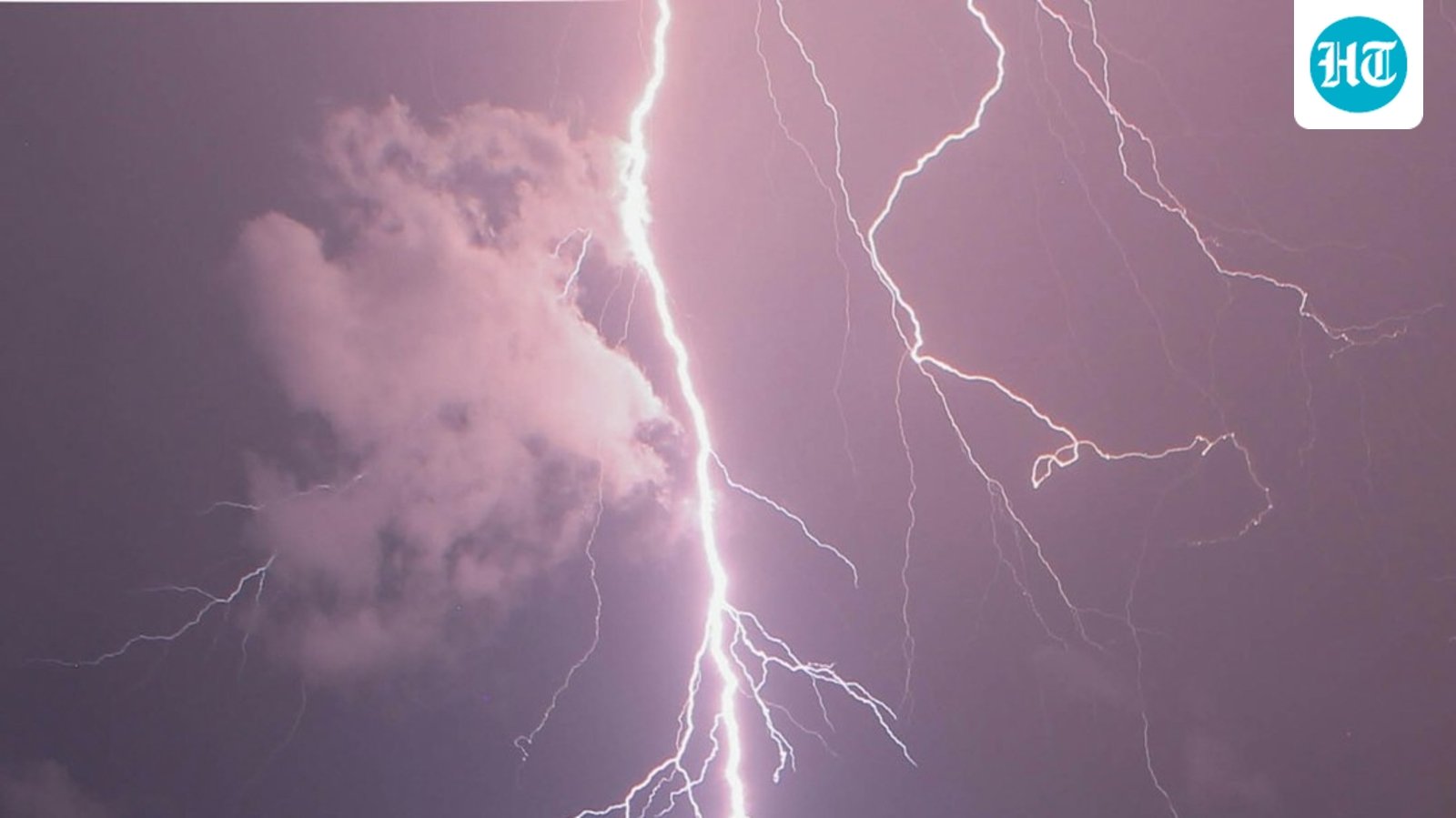Michigan lightning storm update: Tornado fears as Livonia sees scary skies amid severe weather alert; watch videos