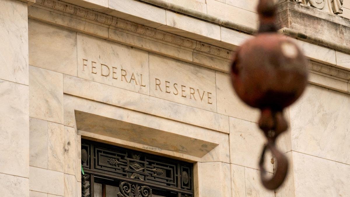 U.S. Fed says 'positive' economic outlook facing heightened uncertainty