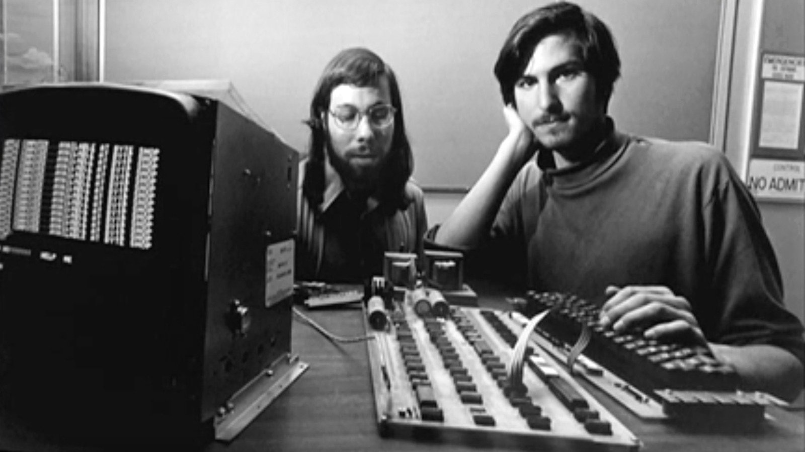 Rare, working Apple I computer heads to auction