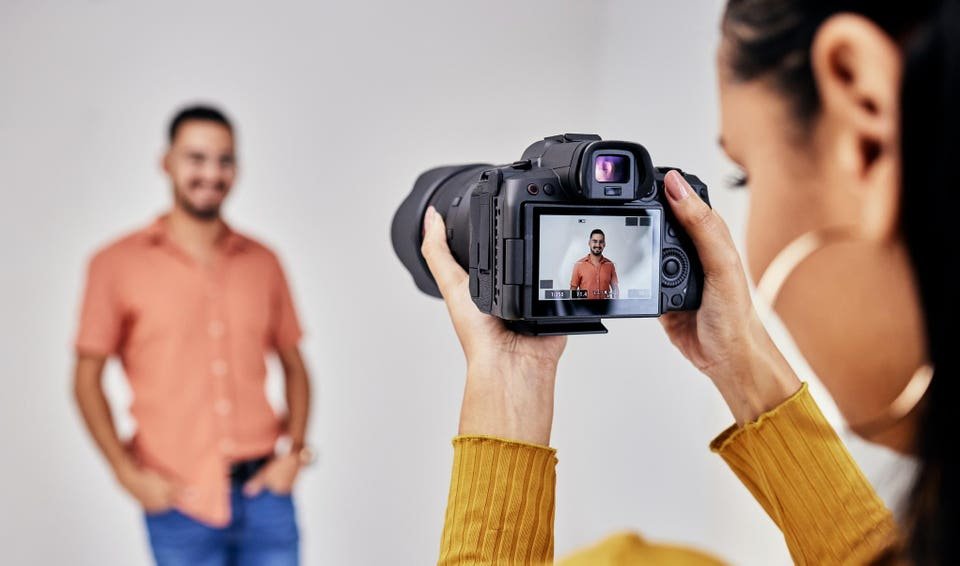 How To Make Money Selling Photos Online With These 11 Websites