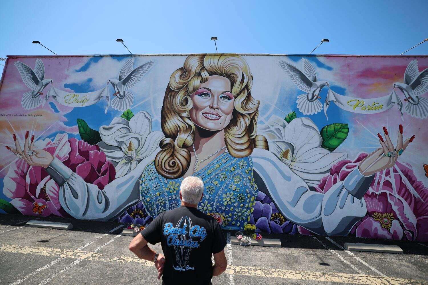 'A voluptuous sex symbol.' Judge invokes Dolly Parton in overturning Texas 'drag ban'