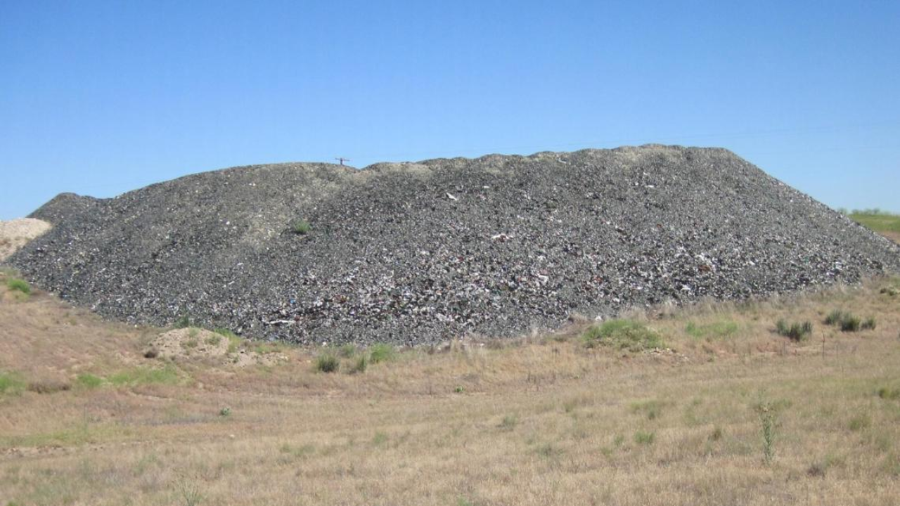 Idaho buries 300 tons of crushed glass under Highway 75