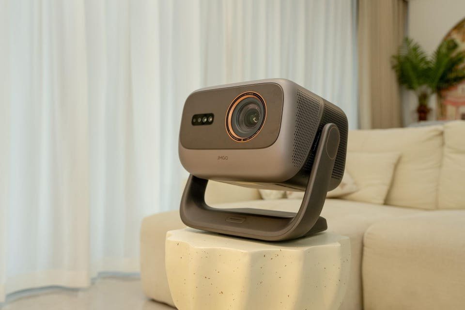 JMGO Unveils World-First 4K/120Hz Projector