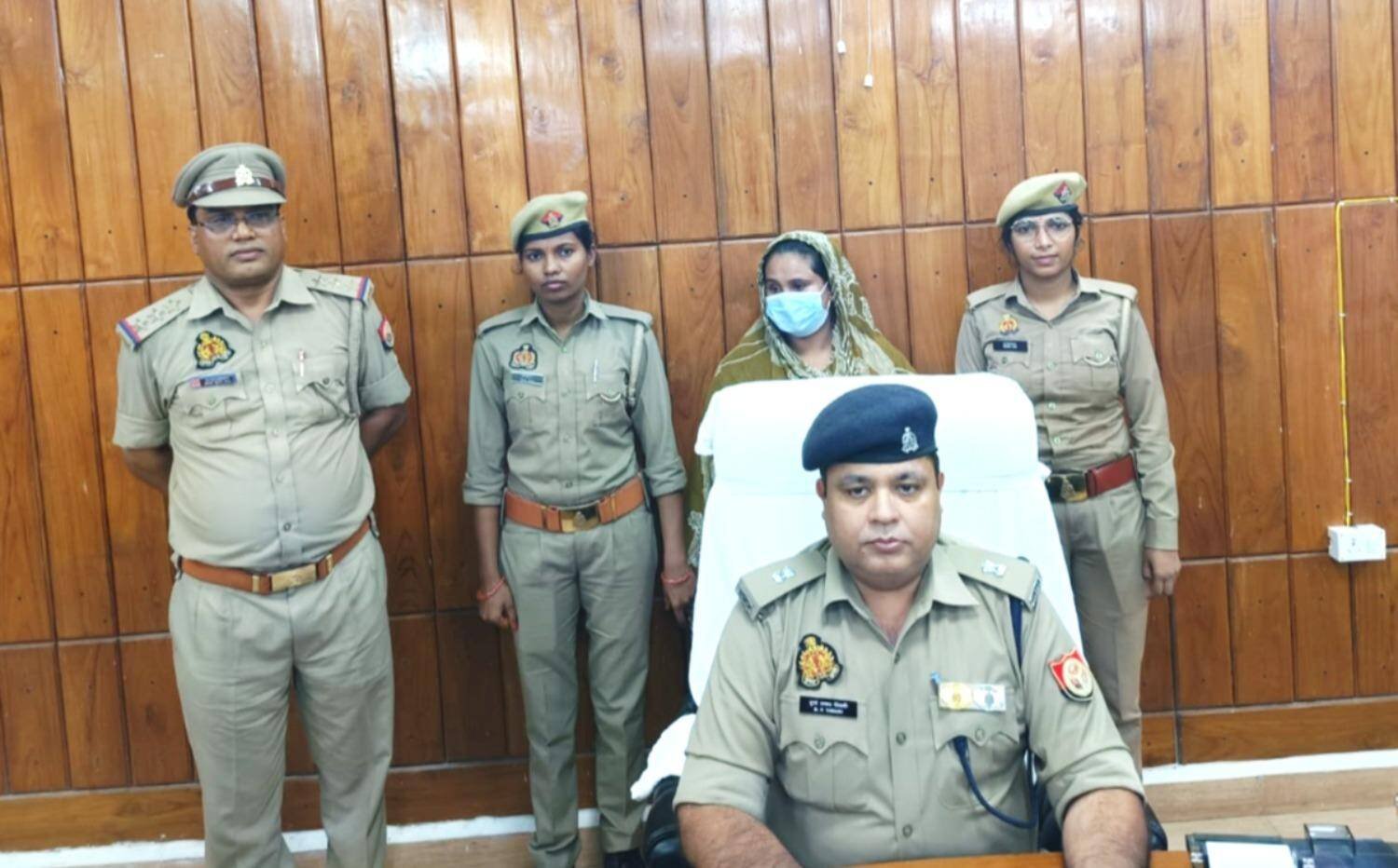 Woman drug peddler held with smack