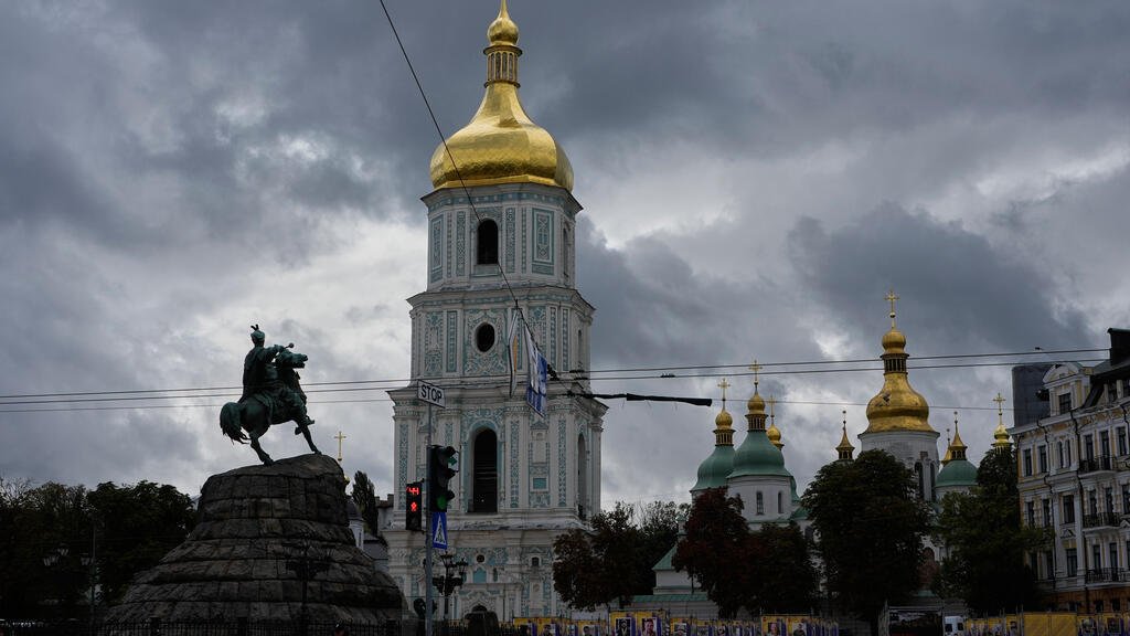 Live: Russia pummels Kyiv after three-day halt
