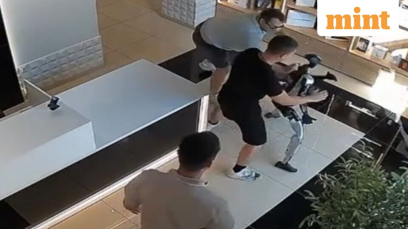 Russian store robot video viral: Humanoid ‘attacks’ customer after being pushed