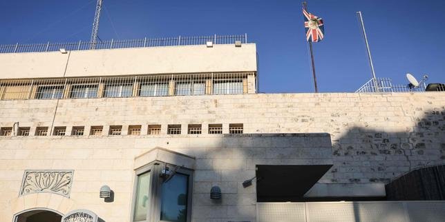 Israel orders closure of UK consulate in Jerusalem over settlement sanctions