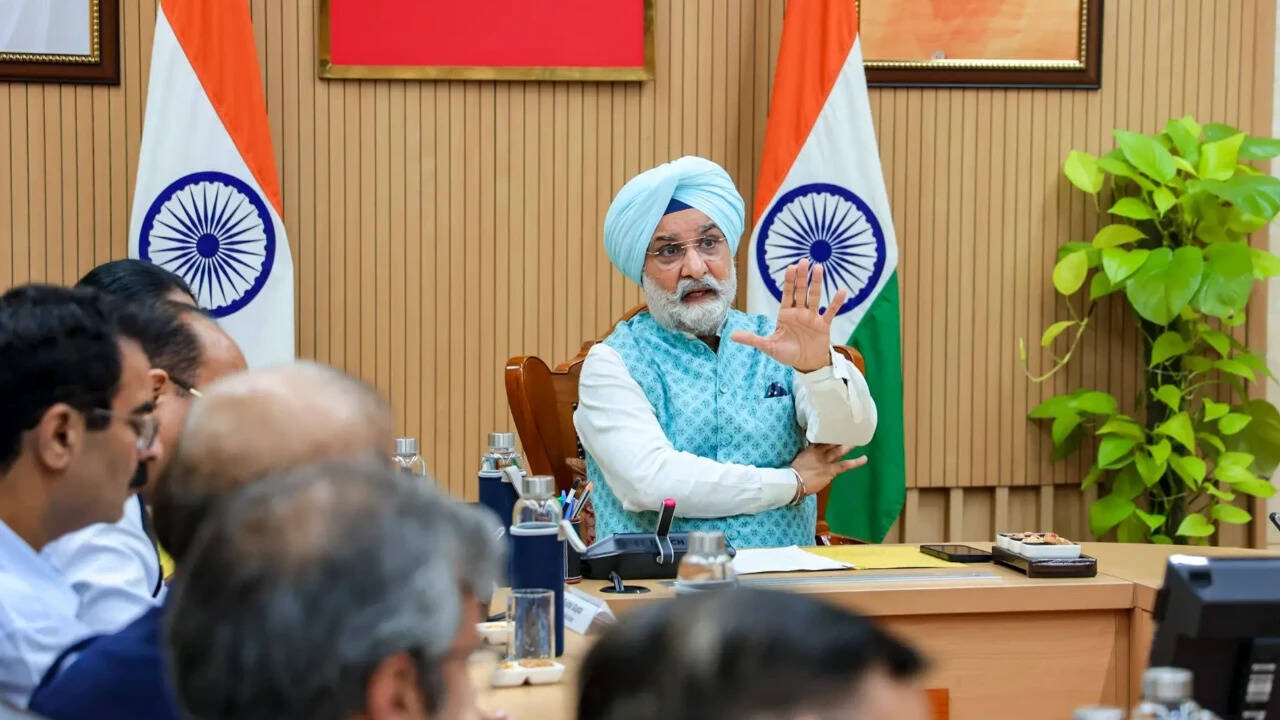 Delhi LG asks DDA to identify land for PGs, boost hostel facilities after Satya Niketan building collapse