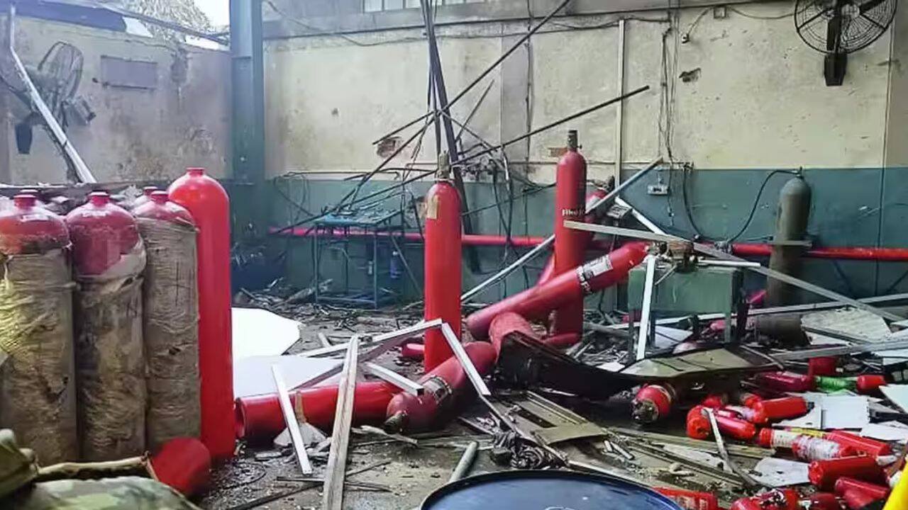 Oxygen cylinder explodes in Delhi's Okhla area; 1 dead, 4 injured