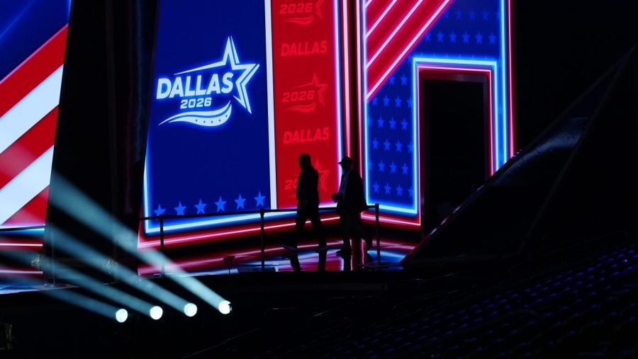 Live updates: Republicans converge on Dallas for Trump's midterm convention