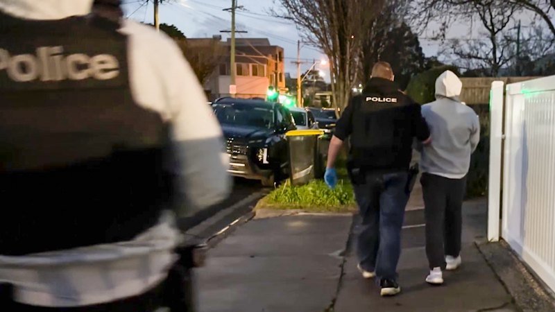 Police raids in Queensland, Victoria sparked by alleged cross-border CFMEU graft