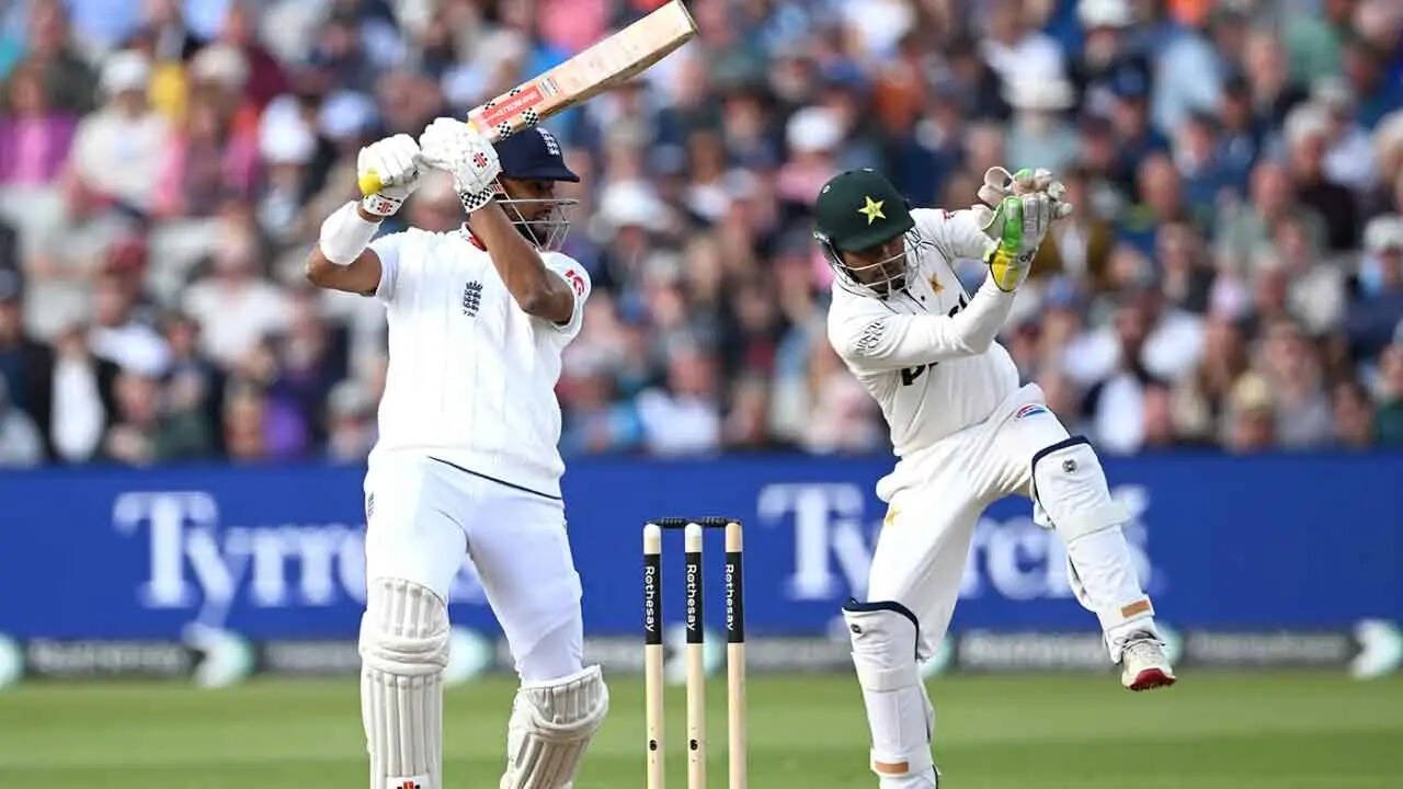 ENG vs PAK LIVE: Abbas removes Duckett, Gay in one over