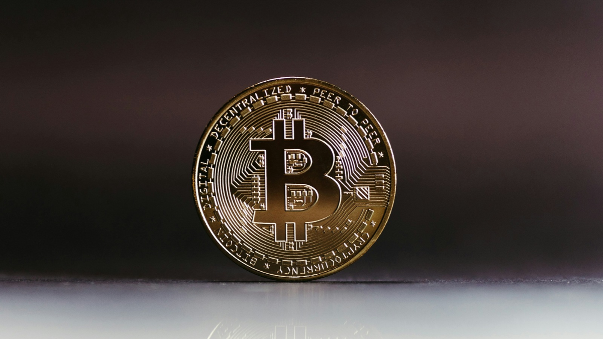 Bitcoin’s Four-Session Slide Puts $76,000 Support in Focus