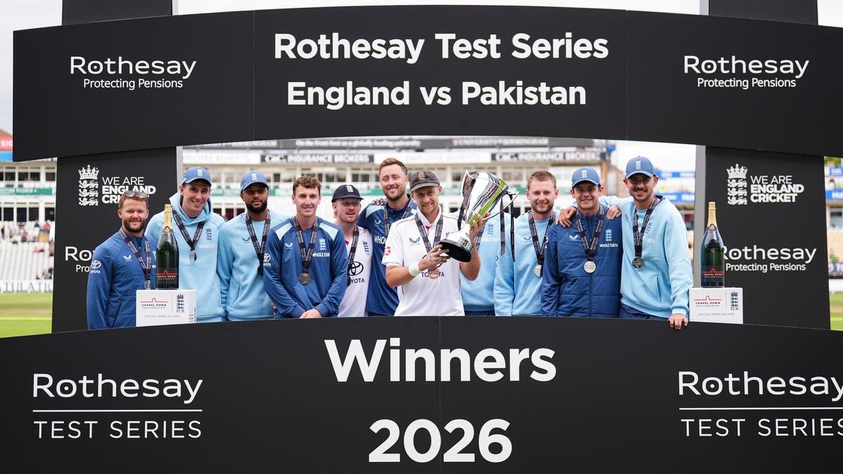 England overcomes early scare to win Third Test against Pakistan, sweeps series