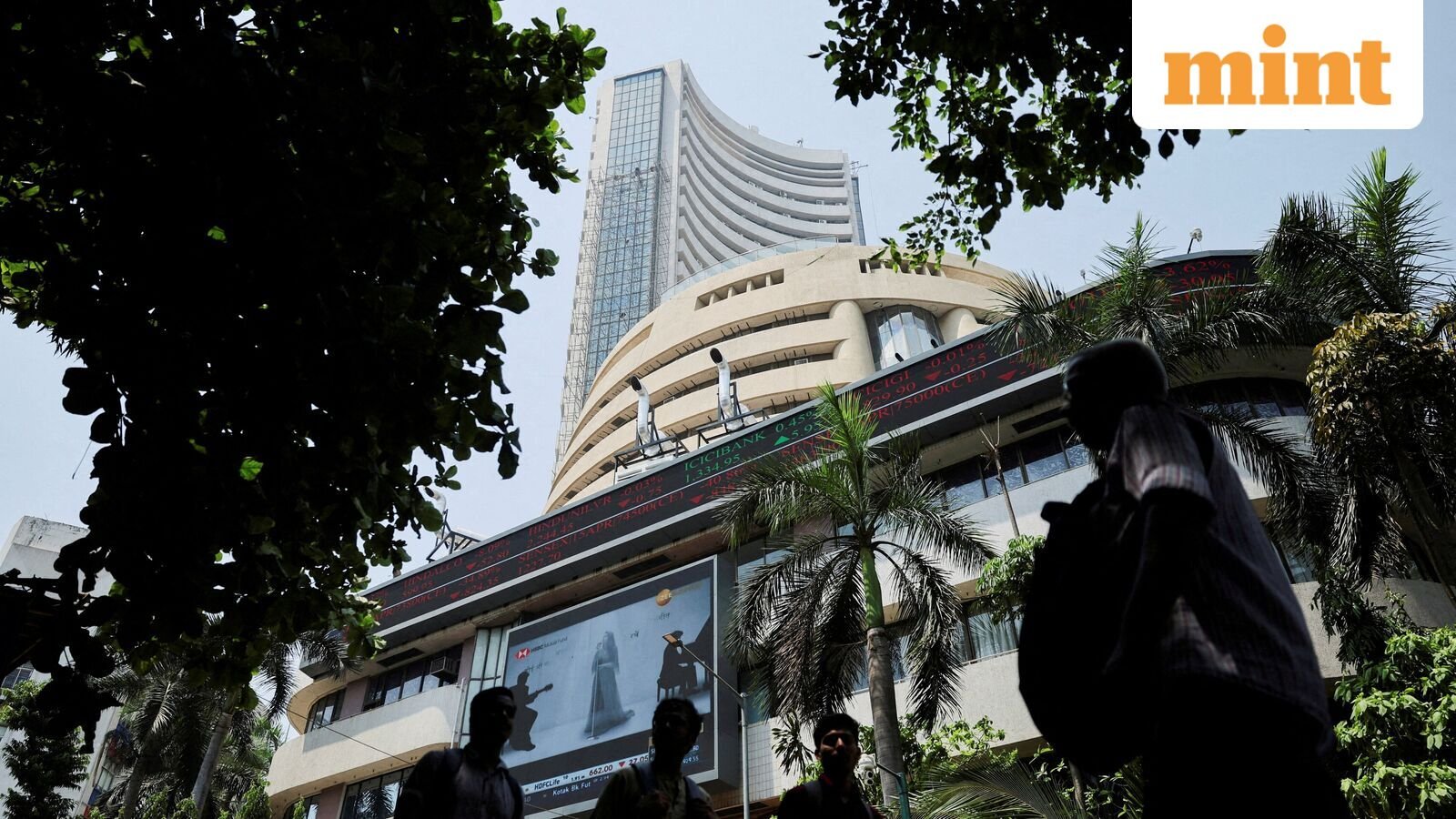 Pulse of the Street: oil surge and rate hike fears trigger a market sell-off