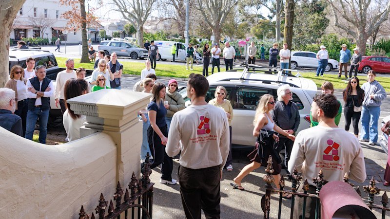 Auction clearance rate hits 19-week high as buyers hunt bargains