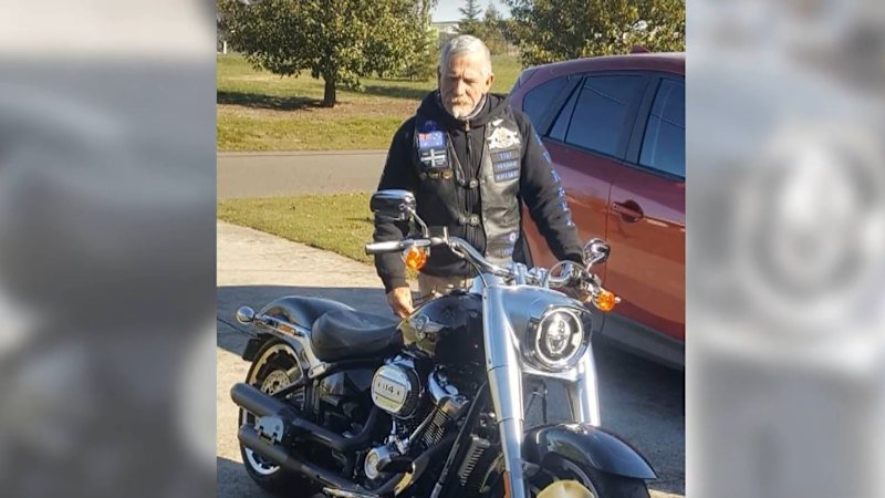 Victorian motorcyclist dies after hitting pothole
