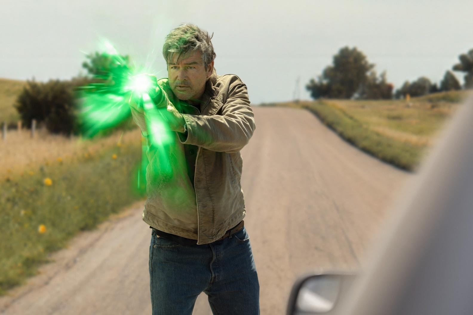 James Gunn Feeds Theories That Hal Jordan Is Alive In ‘Lanterns’